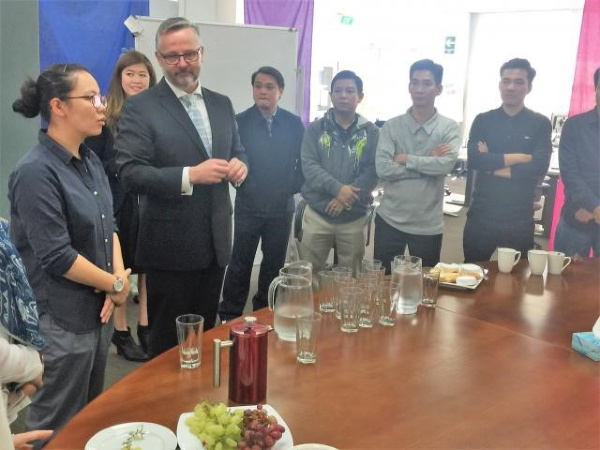 vietnamese translator Group photo of DIA staff and delegation from Vietnam.